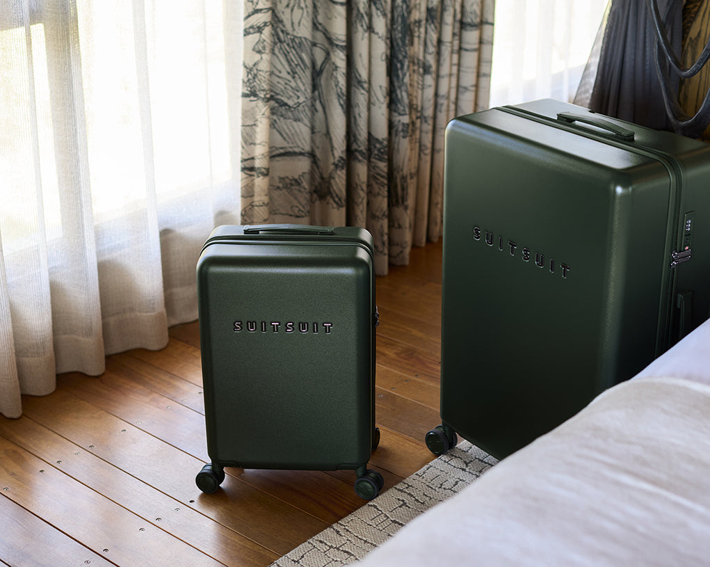 Mystique - Cherry Lacquer - Carry-on (55 cm) – SUITSUIT International