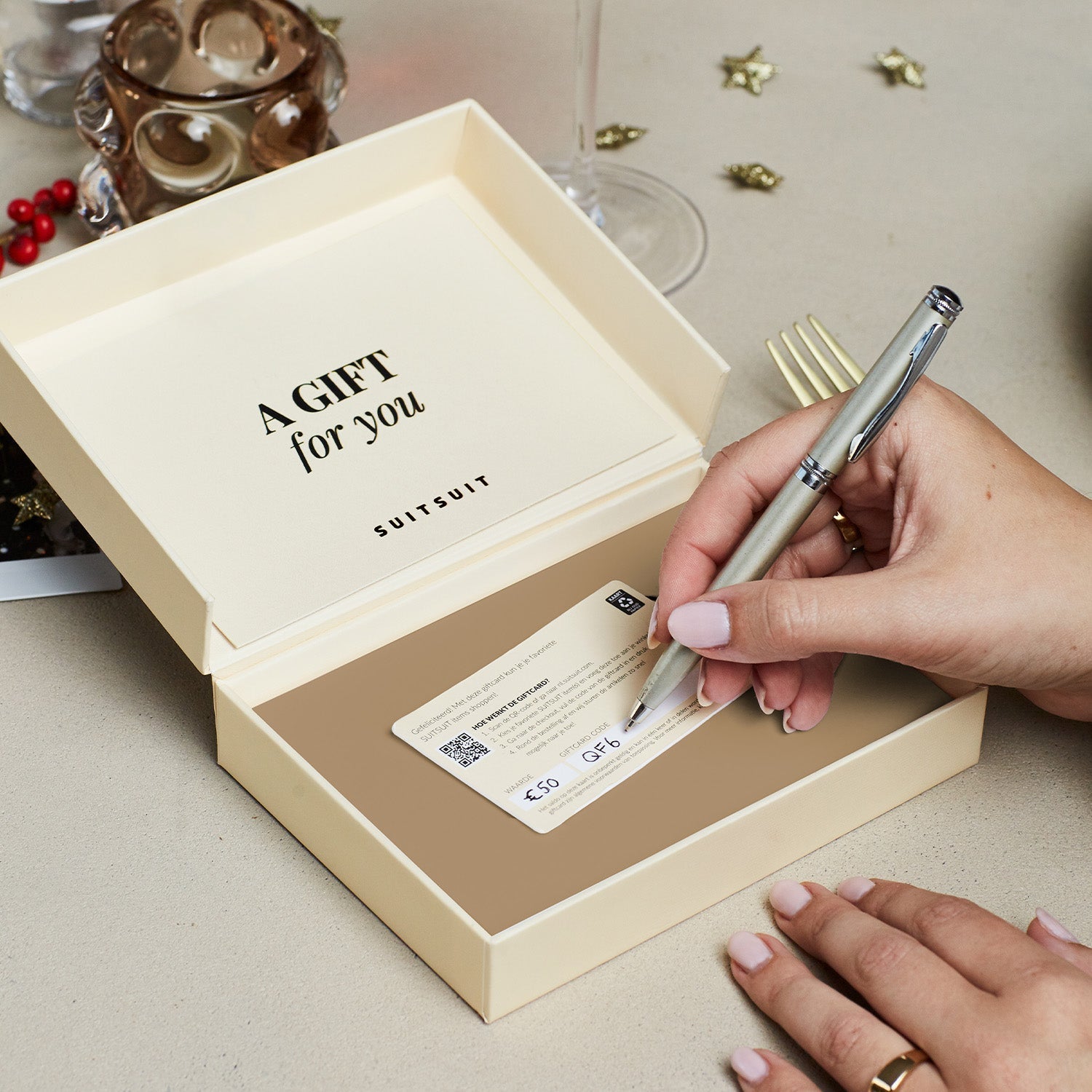 Free - Luxurious giftbox - Giftcard €300